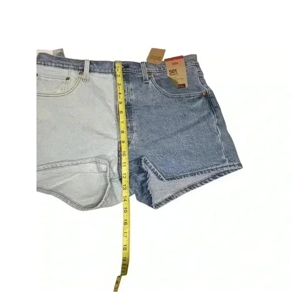 WOMEN’S LEVI’S 501 ORIGINAL OF TWO MINDS JEAN SHORTS• - Picture 3 of 5